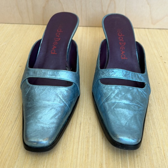 Red or Dead Vintage Blue metallic leather, kitten heel, mule. - Picture 3 of 11